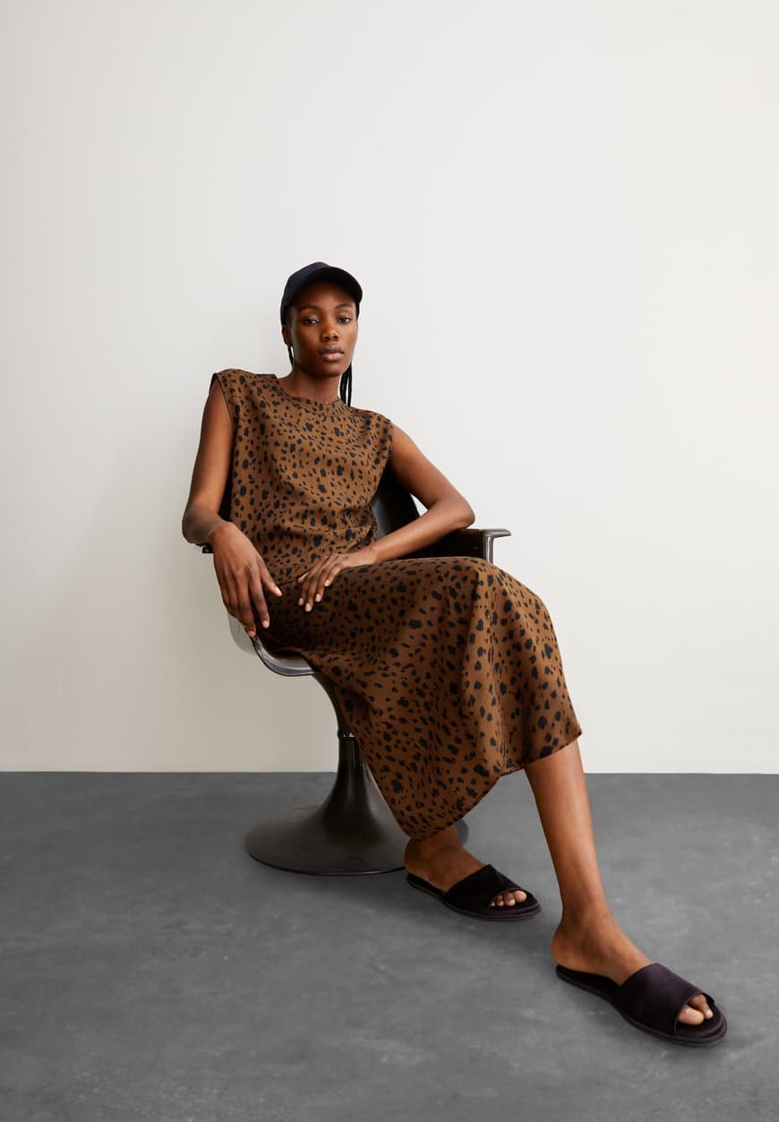ARMEDANGELS Canada WOLLAARIA LEOPAA Skirt camel midi skirt with leopard print worn by seated woman with matching top in Kelowna