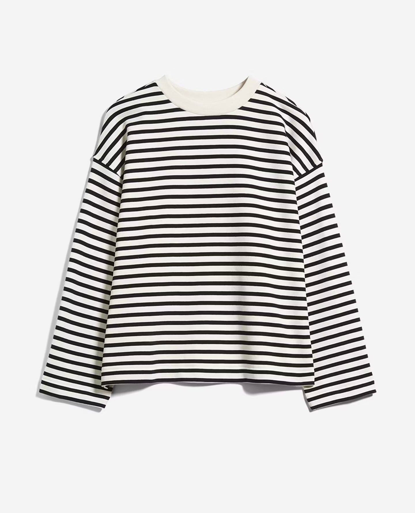 ARMEDANGELS - FW24 - Frankaa Maarleen Sweatshirt in Undyed-Black - close up display 6