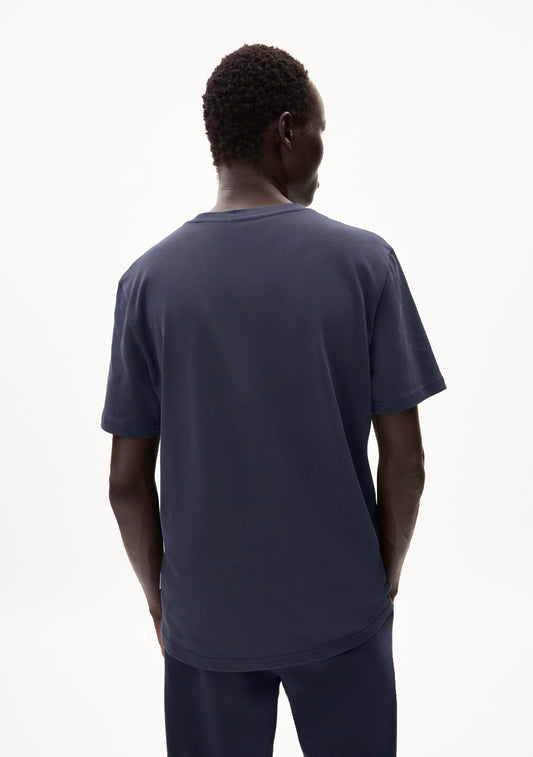 ARMEDANGELS - FW24 - Maarkos T-Shirt in Night Sky - on model back 2