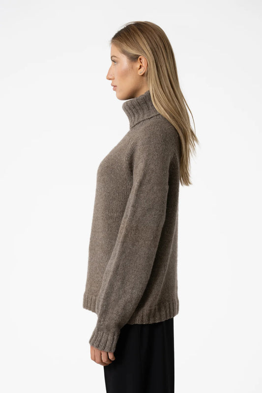 Dinadi - FW24 - Yak Handknit Turtleneck in Oat Brown - on model side 2