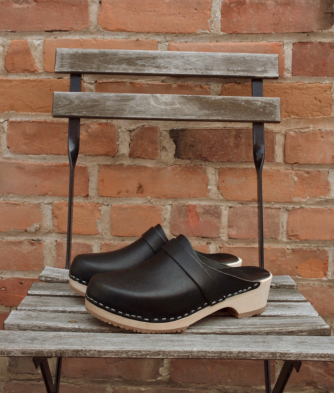 Elsa Classic Black Leather Clogs