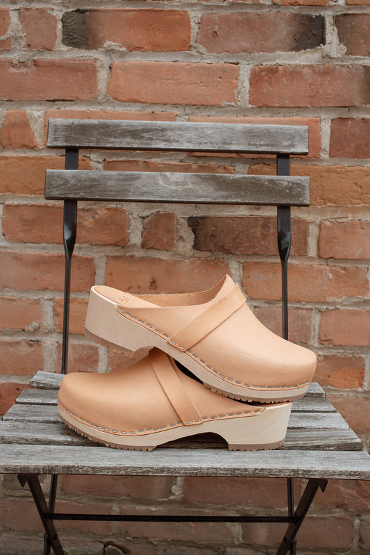 Elsa Classic Natural Leather Clogs