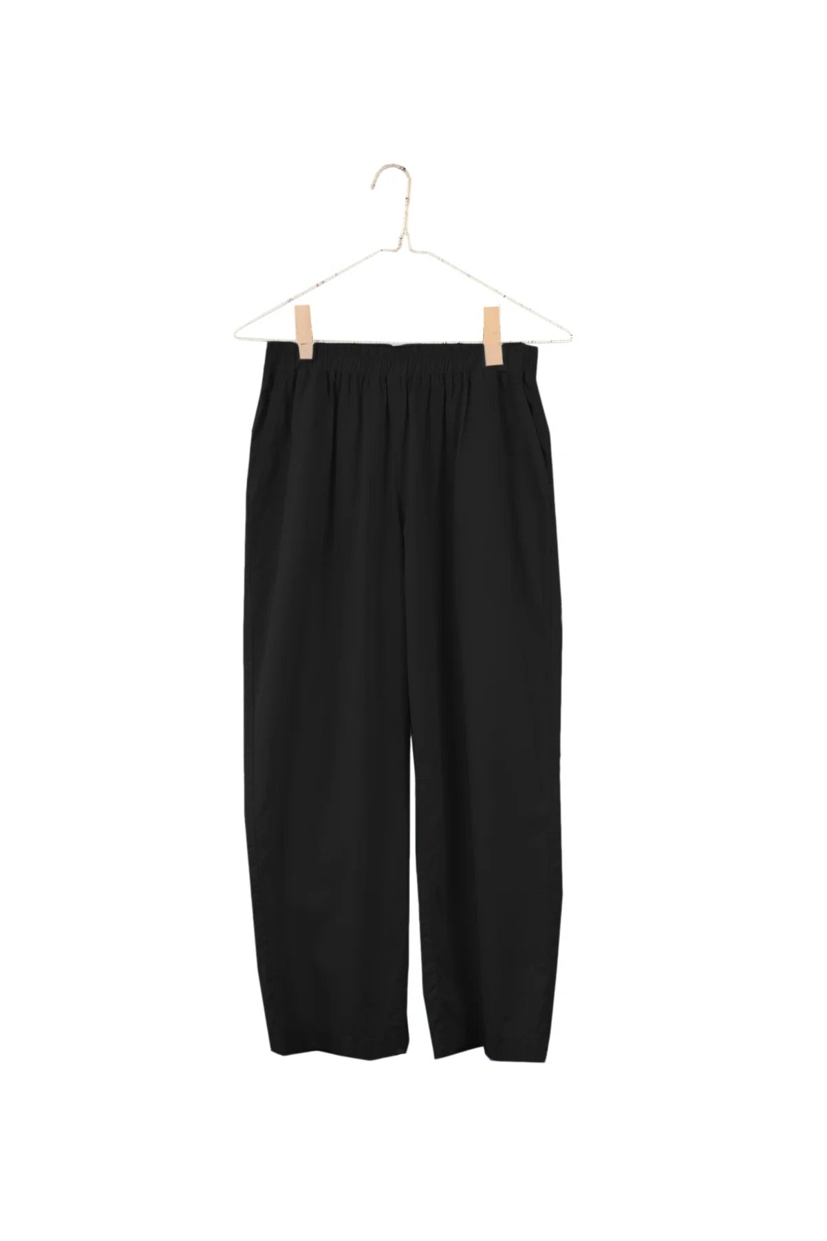 It is Well L.A - SS24 - Organic Poplin Cropped Pant in Black - On display front 2
