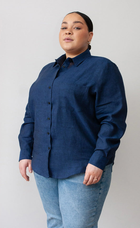 SS24 - Power of My People - The Friend - Proper Fit - Navy - on model front 2