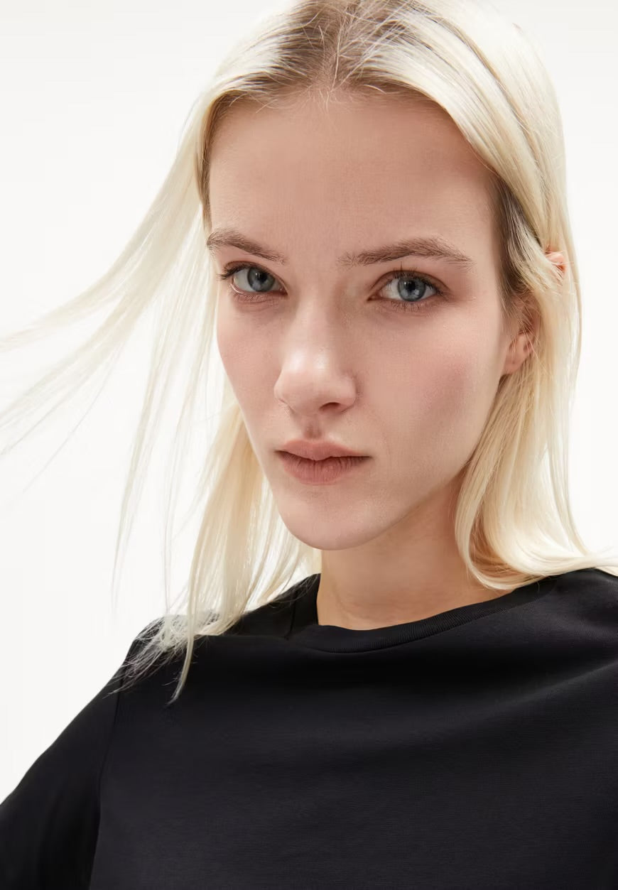 SS25 - ARMEDANGELS - Lualaa T-Shirt in Black - close up 4