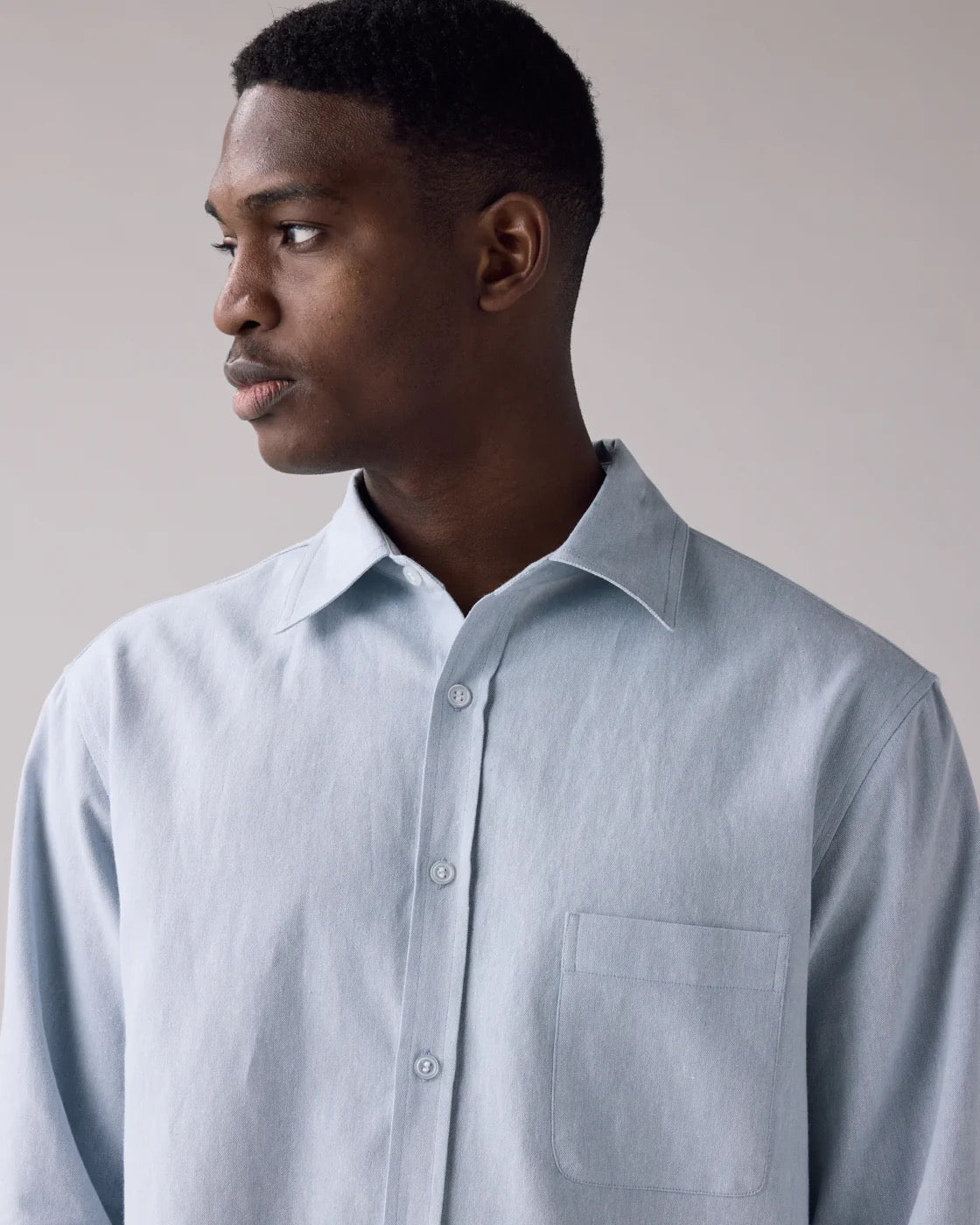 SS25 - Anián - The Haro Shirt L/S in Sky - collar close up 7