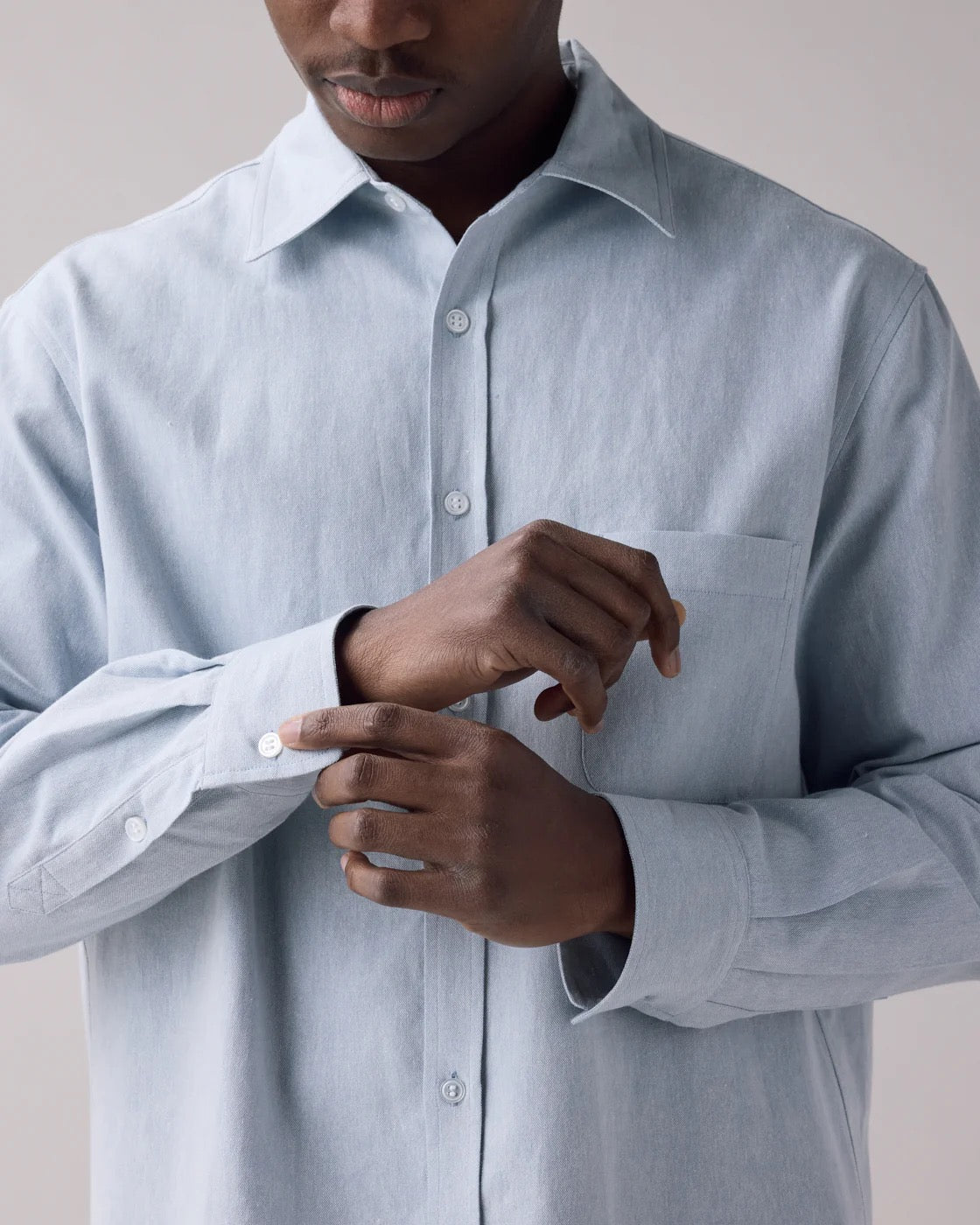 SS25 - Anián - The Haro Shirt L/S in Sky - sleeves details 6