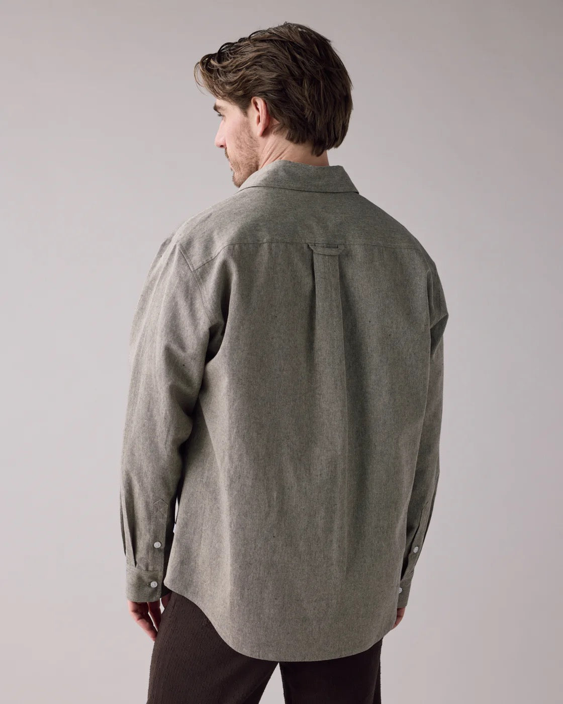 SS25 - Anián - The Haro Shirt in Sail - back model 2
