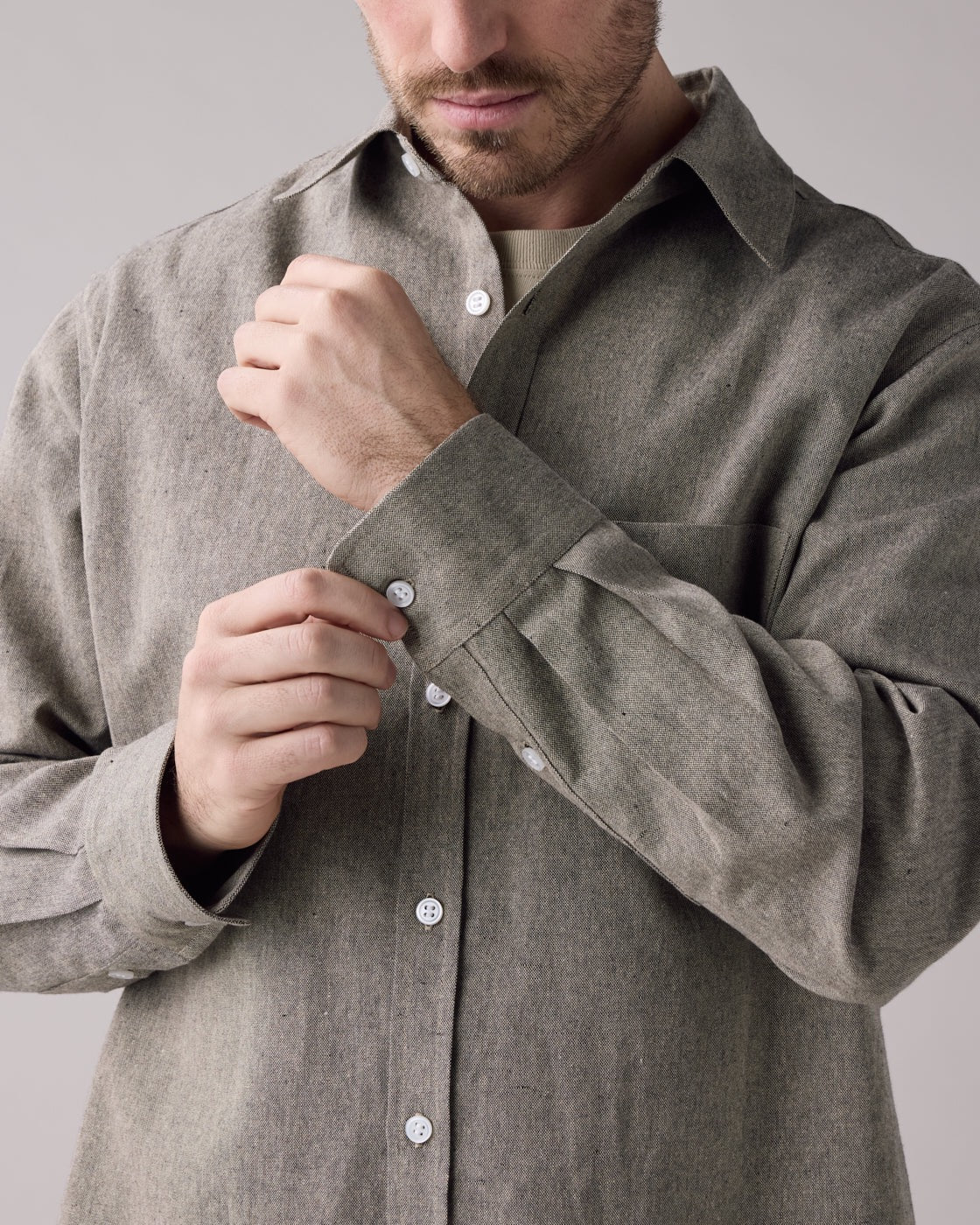 SS25 - Anián - The Haro Shirt in Sail - sleeves details 3