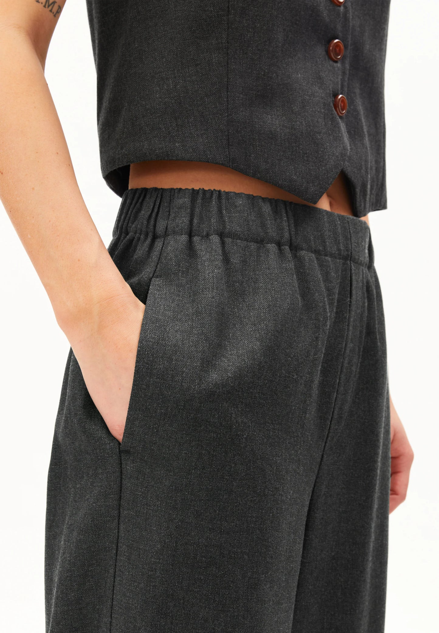 ARMEDANGELS Canada Grey Elastic Waist Pant with Side Pockets for Comfortable Everyday Wear in Kelowna