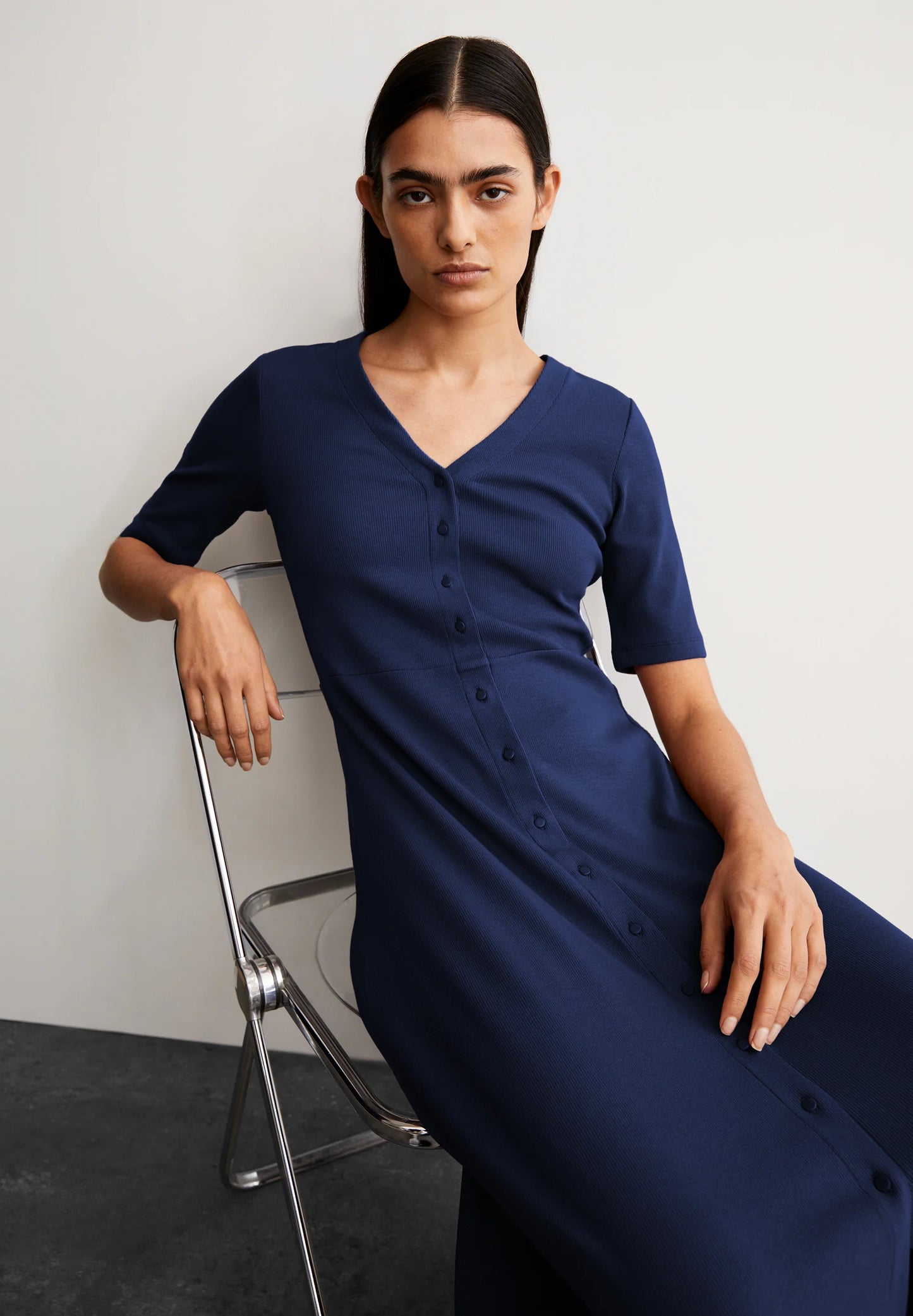 ARMEDANGELS Canada Navy Blue Short Sleeve Button-Up Midi Dress with V-Neck Design and Relaxed Fit in Canada