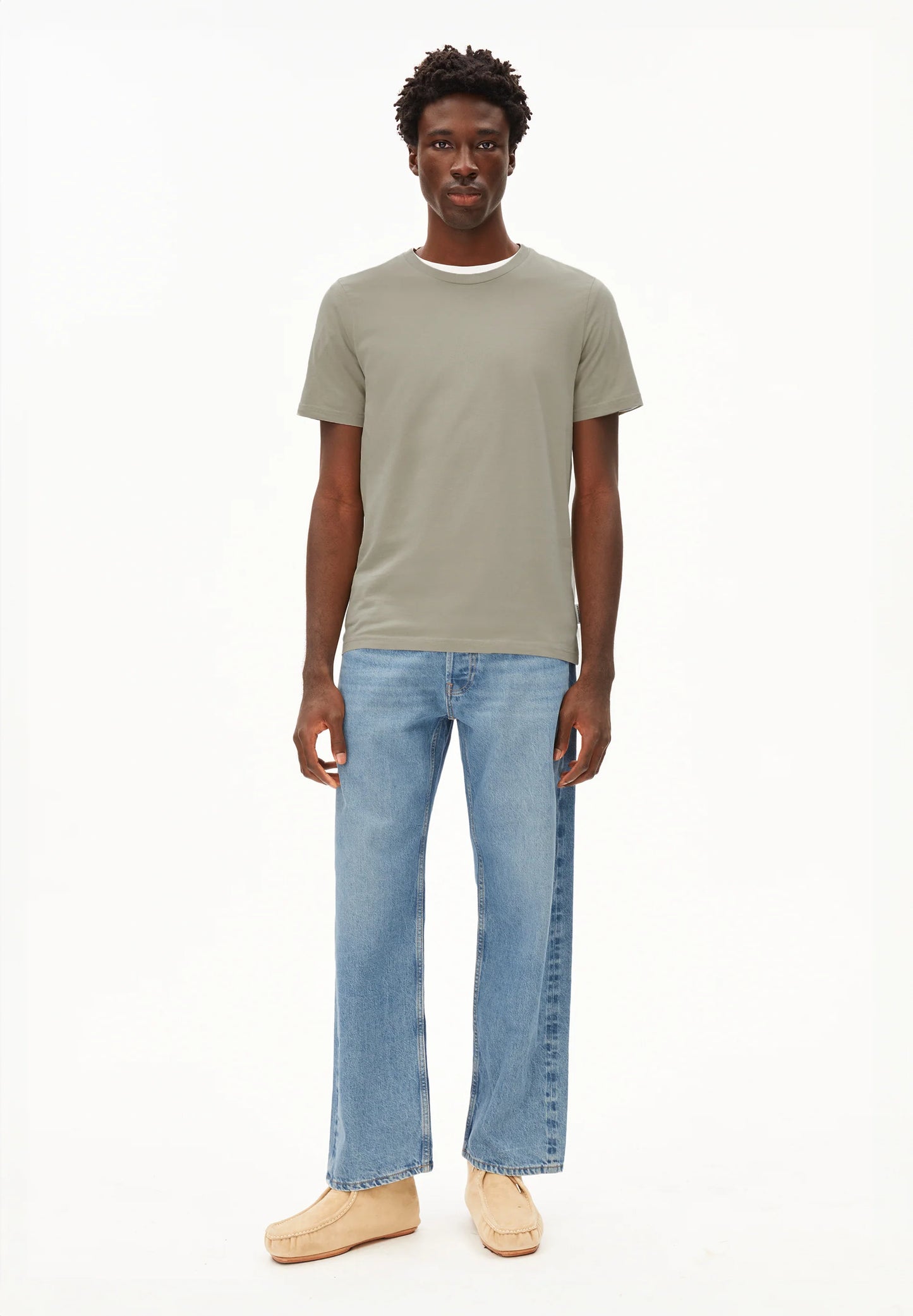 Men's ARMEDANGELS Canada organic cotton t-shirt in green paired with light blue jeans in Kelowna and Canada