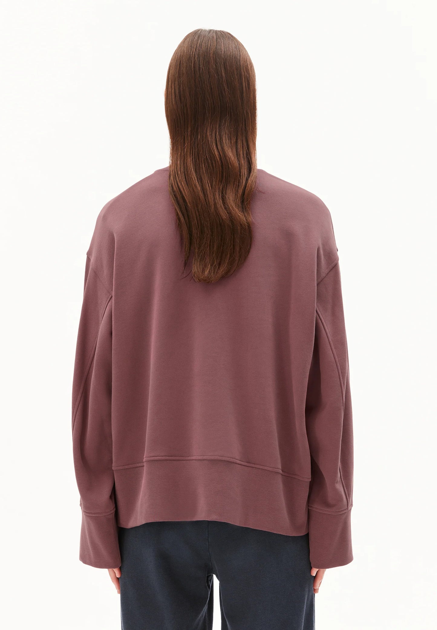 Back view of ARMEDANGELS Canada sweatshirt in earthy mauve with relaxed fit and long sleeves in Kelowna