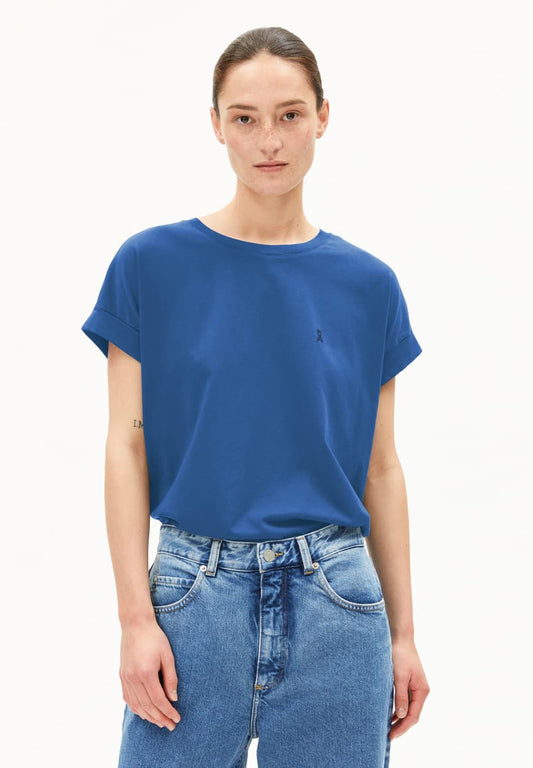 ARMEDANGELS Canada blue casual t-shirt with rolled sleeves worn with high-waisted jeans in Kelowna