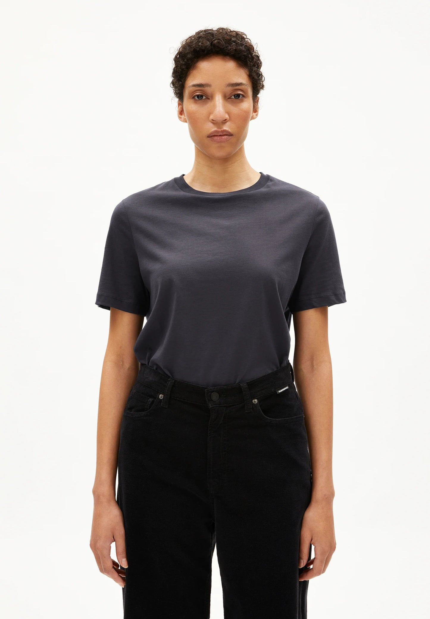 ARMEDANGELS Canada Fitted T-Shirt in Dark Gray for a Comfortable and Casual Look in Kelowna