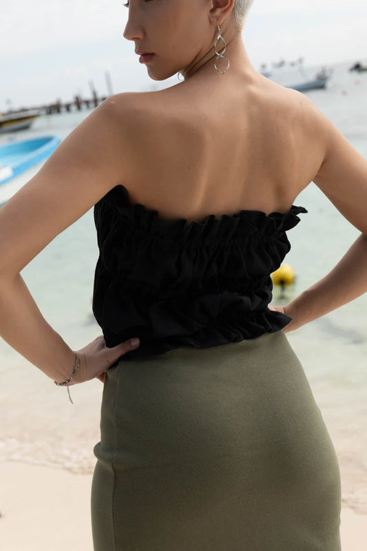 MAS Montréal Black Sleeveless Top with Ruffled Design Perfect for Summer Outings in Kelowna
