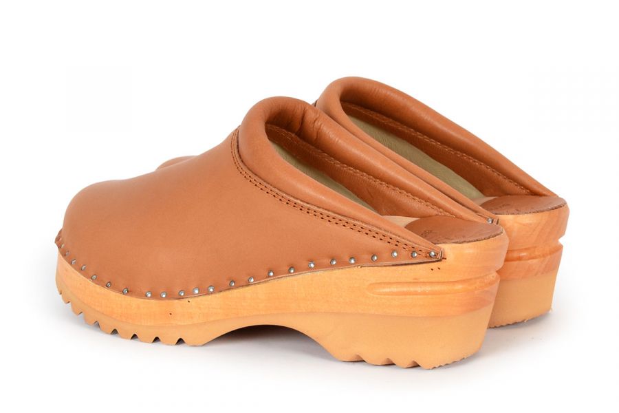 Troentorp - SS24 - Rembrant Leather Clogs - Light Brown - natural base - back display 2