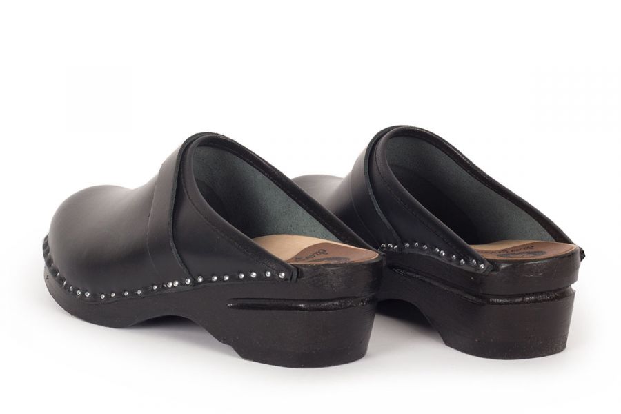 Troentorp - SS24 - Smithy Leather Clog - All Black - Black base - back display 3