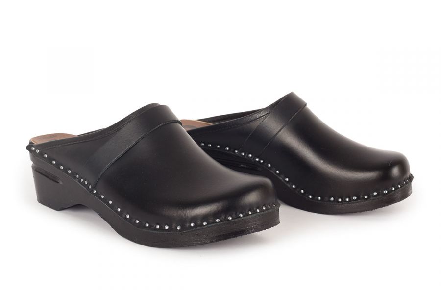 Troentorp - SS24 - Smithy Leather Clog - All Black - Black base - side display 4