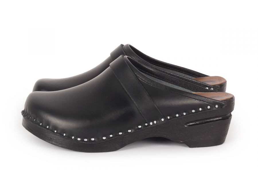 Troentorp - SS24 - Smithy Leather Clog - All Black - Black base - side display 2
