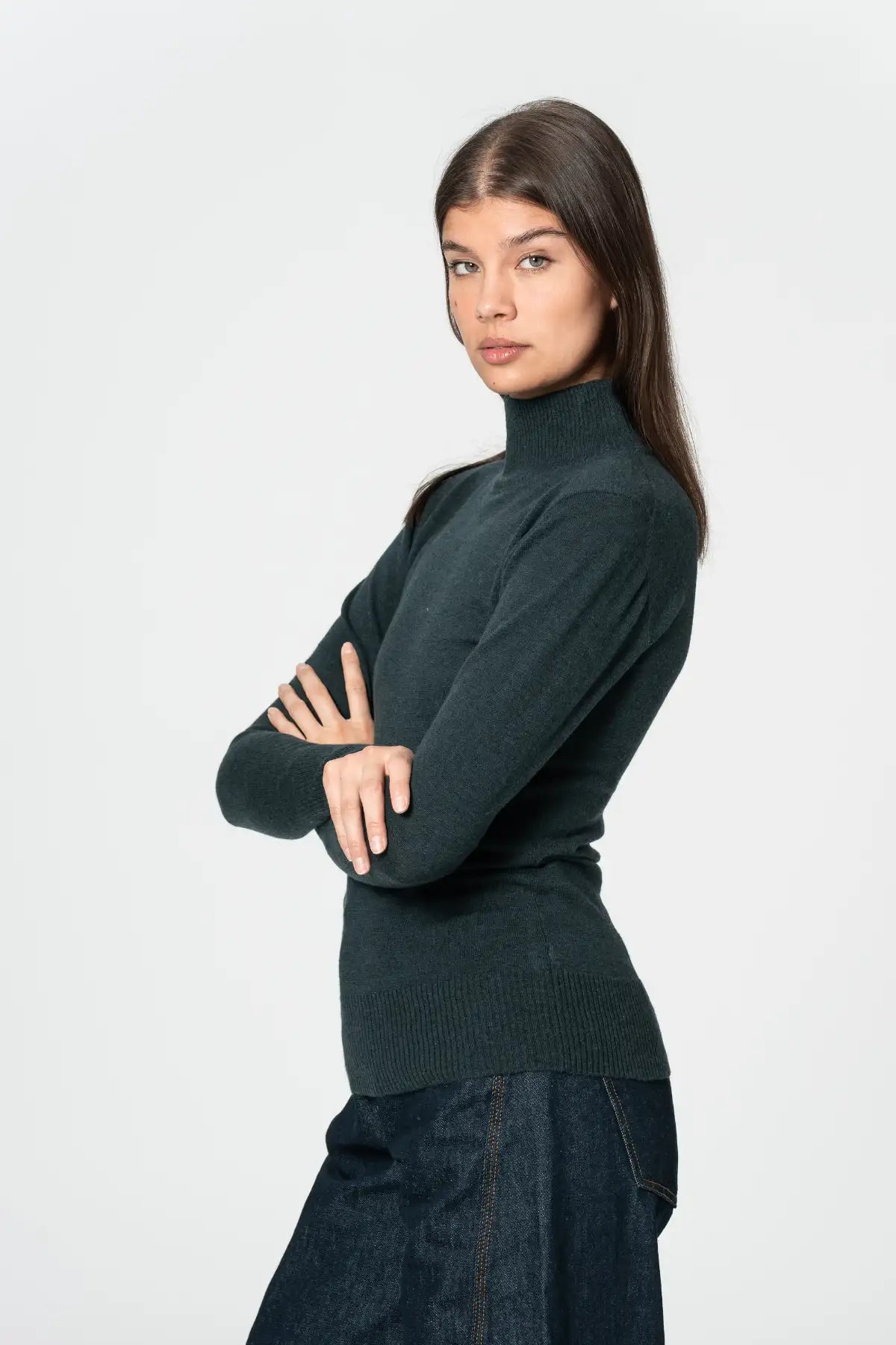 Dinadi women's merino turtleneck sweater in dark green, perfect for stylish layering and warmth