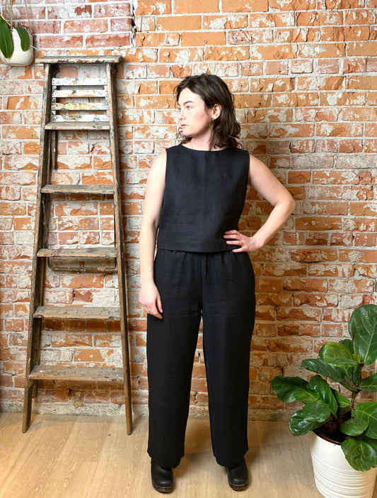 Lou Crop Tank in Black