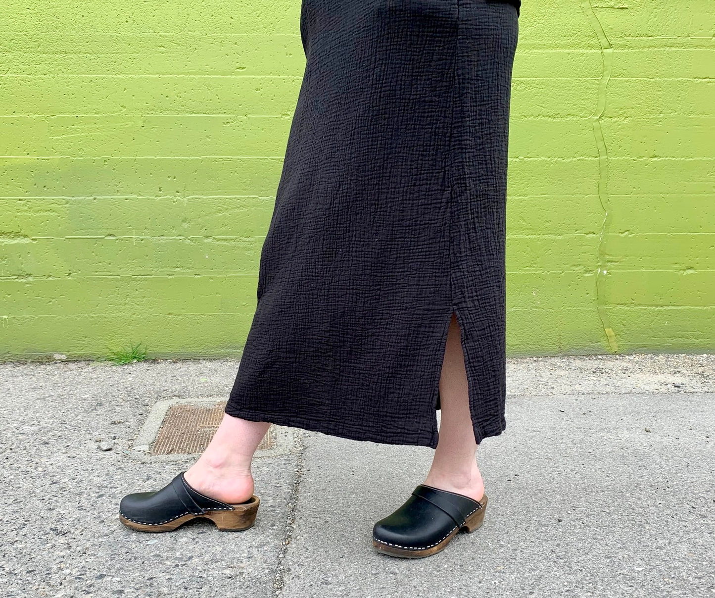 Organic Gauze Slit Skirt in Black