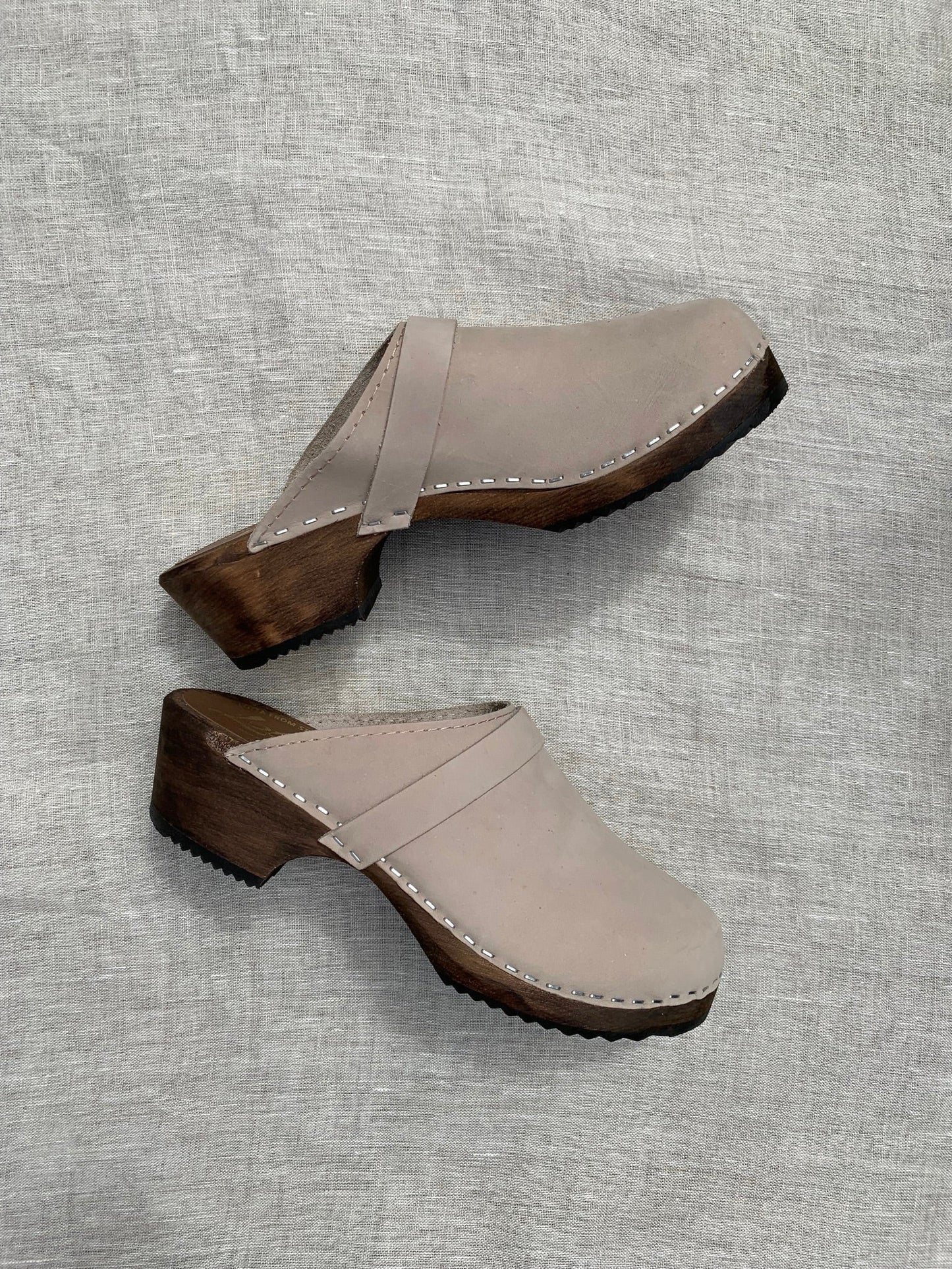 Classic Oatmeal Oiled Nubuck Clog on Brown Base