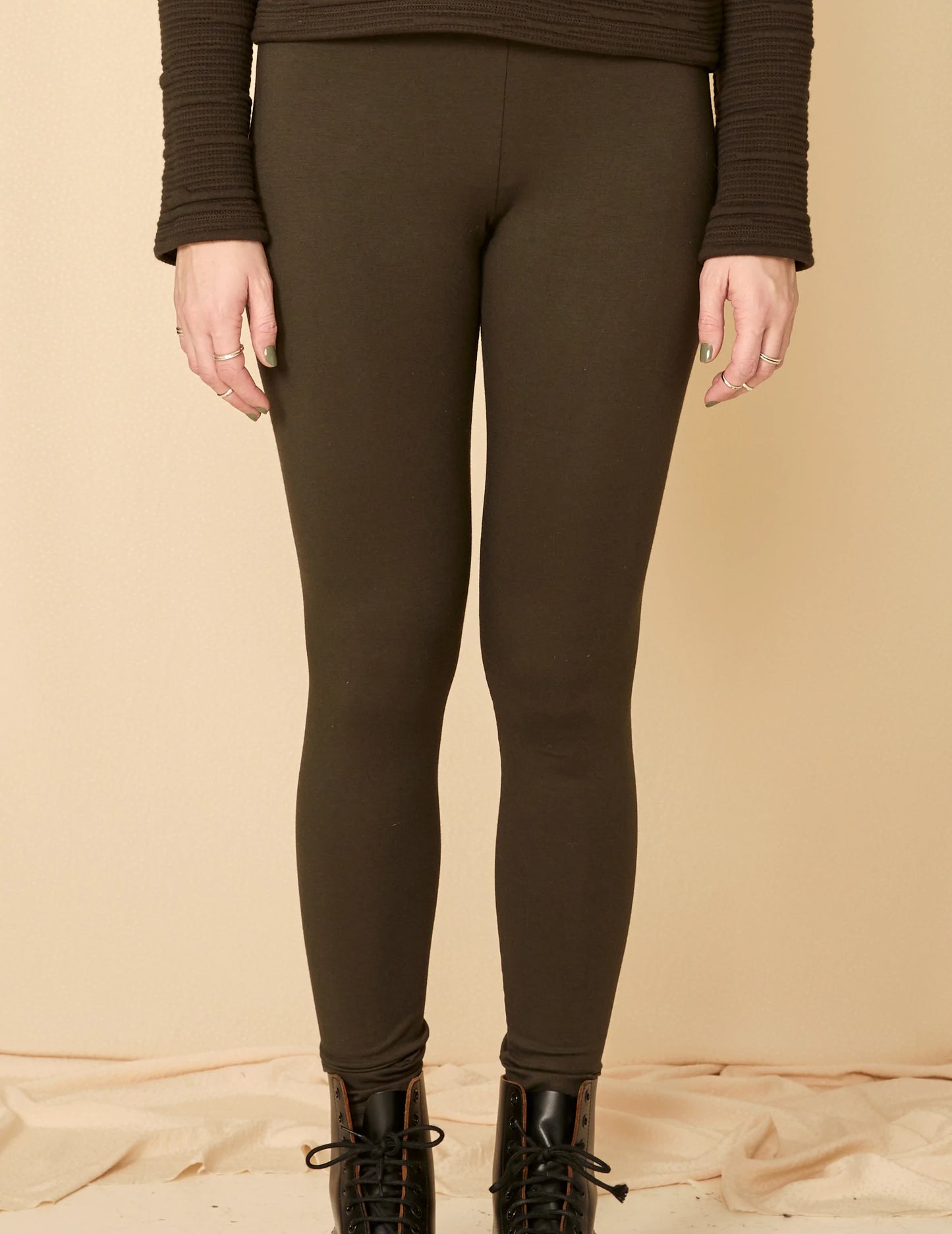 Nude Leggings in Pine