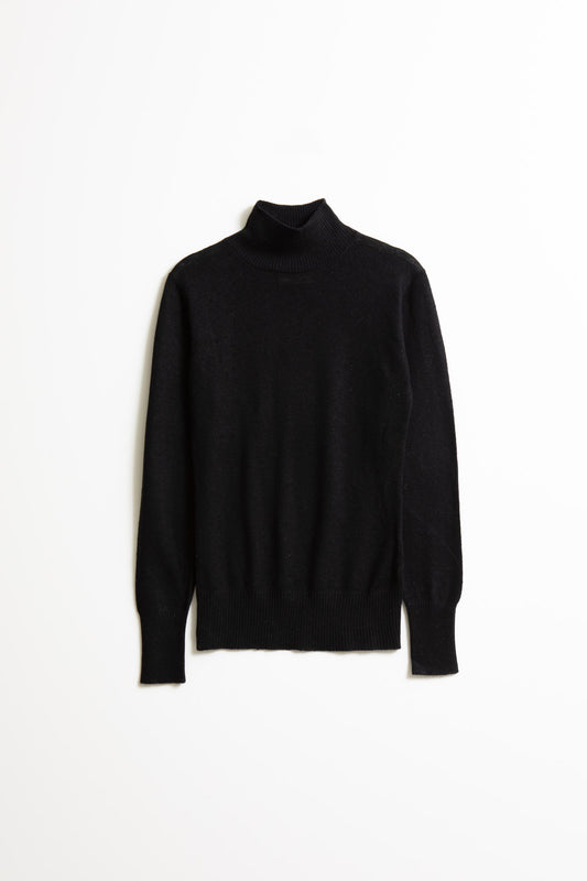 Dinadi women's merino wool turtleneck in black, perfect for layering in cold weather in Kelowna and Canada