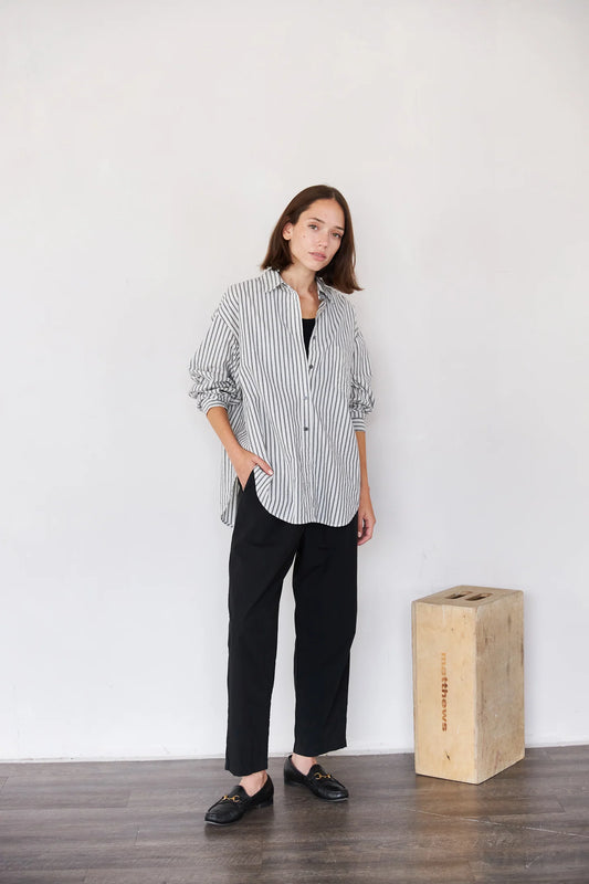 It is Well L.A - SS24 - Organic Poplin Cropped Pant in Black - On Model front 1
