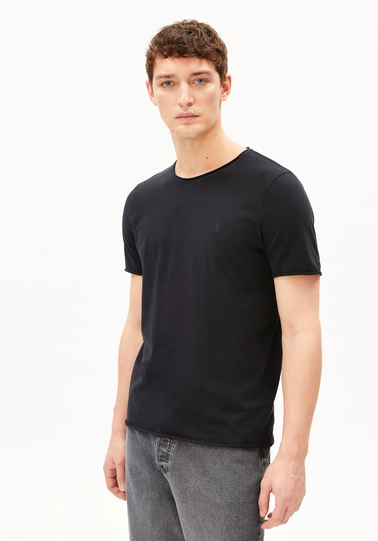 Men's black t-shirt organic cotton JAAMES BRUSHED T-SHIRT in Black - ARMEDANGELS Canada front view on model in Kelowna with black denim