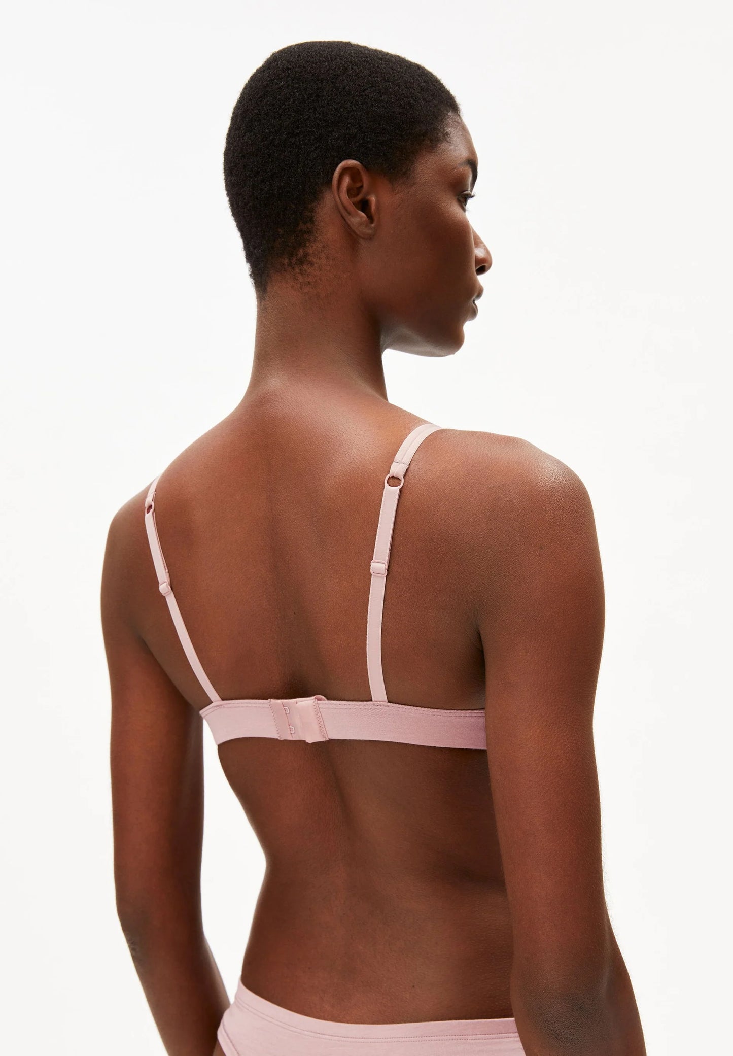 OSILAA Triangle Bralette – ARMEDANGELS Canada back view in blush grey on model 