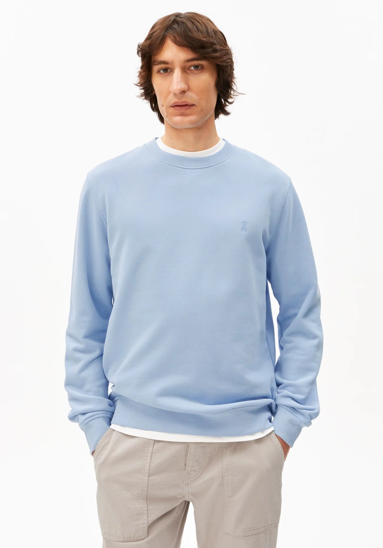 BAARO LOOP SWEATSHIRT in Wedgewood - ARMEDANGELS Canada blue sweatshirt organic cotton front view on model in Kelowna