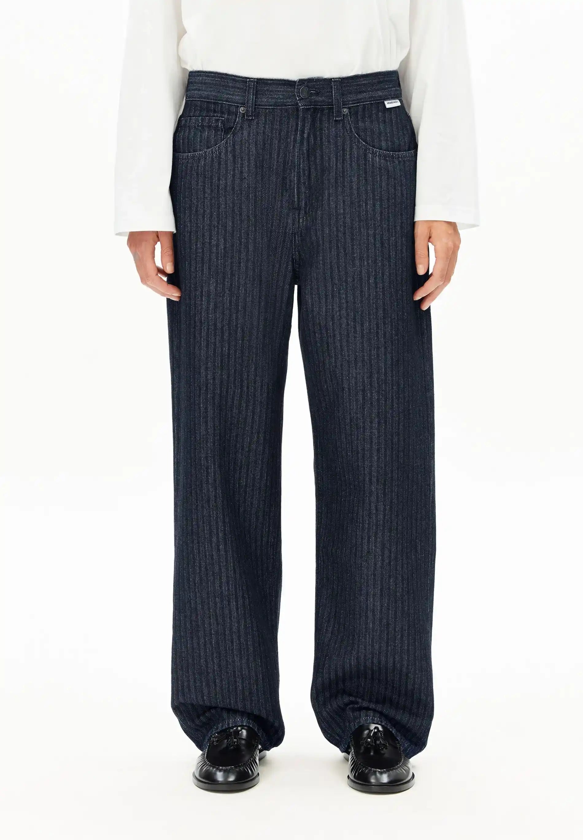 ARMEDANGELS Canada – HAAYI Herringbone Baggy Jean in Rinse front view on model in Kelowna