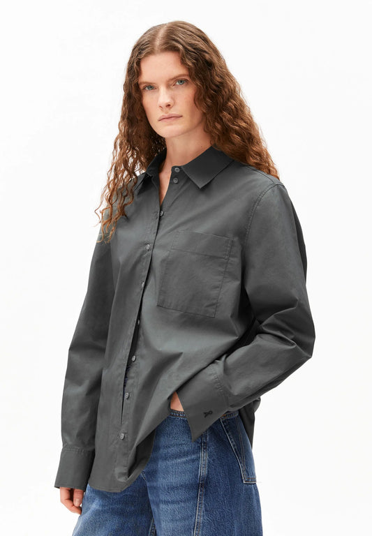 LOOSE POPLIN SHIRT BLOUSE in Space Steel - ARMEDANGELS Canada. Oversized grey button up shirt casual view on model in Kelowna with front pocket