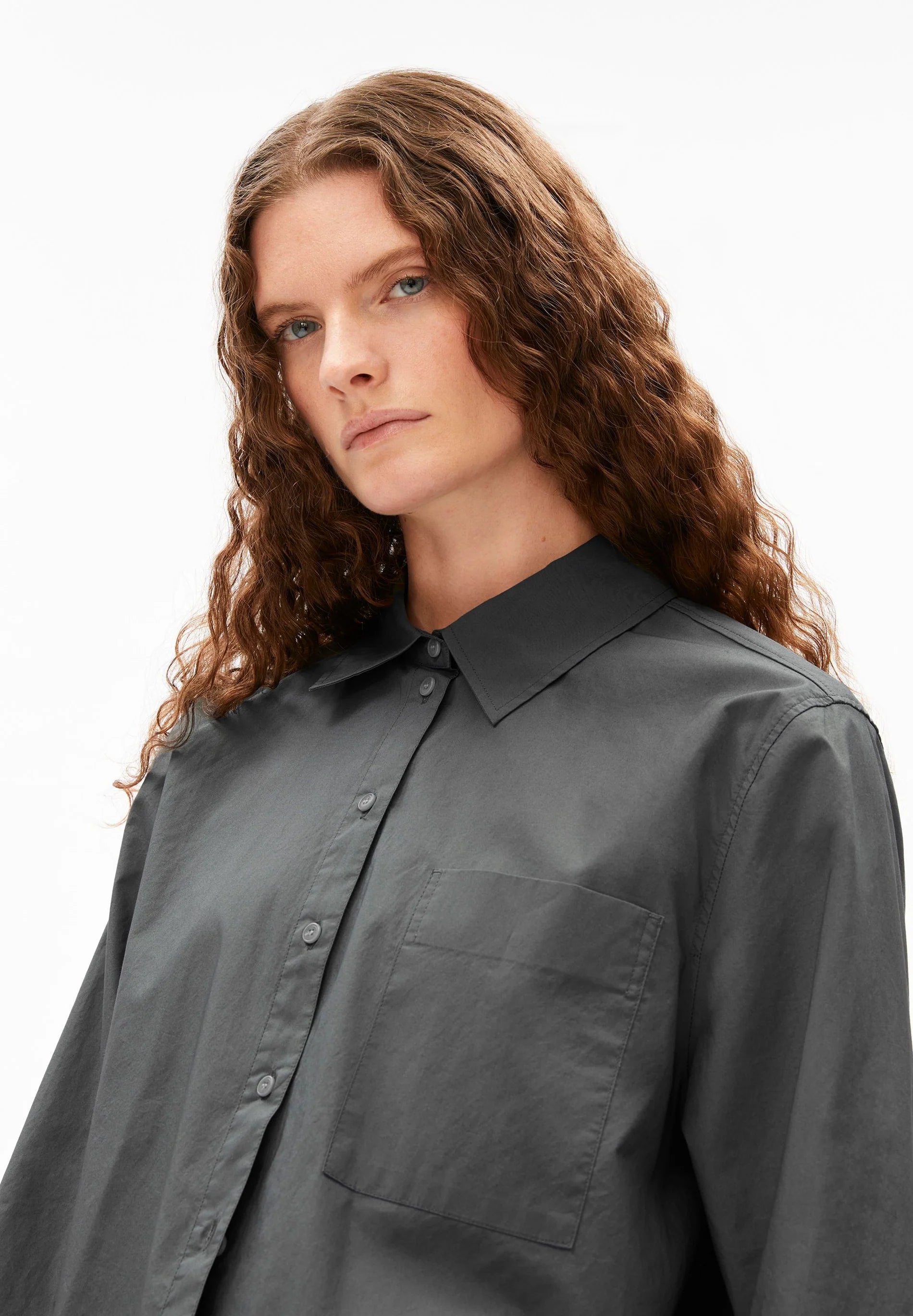 LOOSE POPLIN SHIRT BLOUSE in Space Steel - ARMEDANGELS Canada. Oversized grey button up shirt detail view of front collar and buttons on model in Kelowna