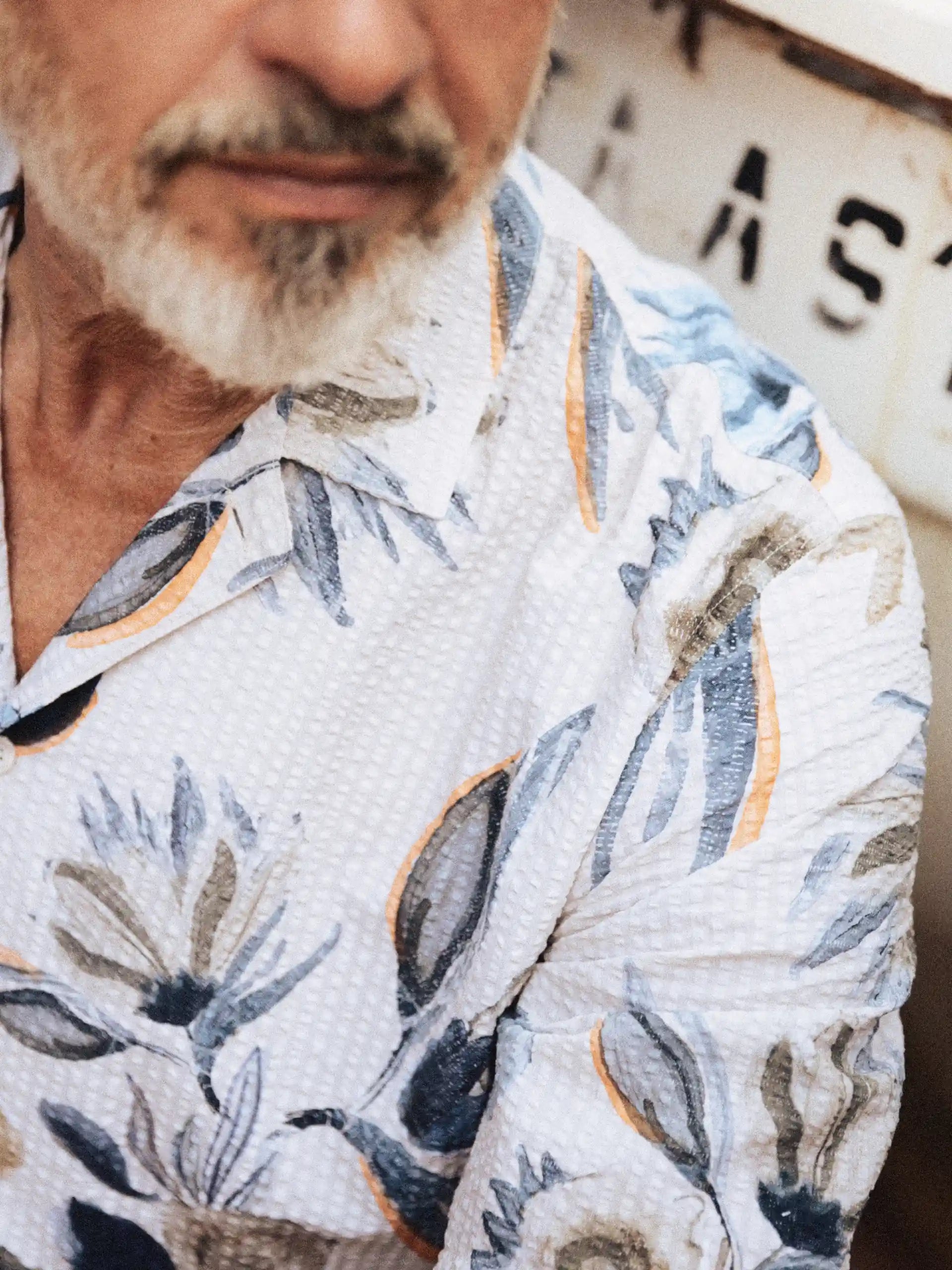 close up on model of MOS MOSH Gallery Joel Haiku Seer SS Shirt Ecru – men's floral cotton shirt, Canada