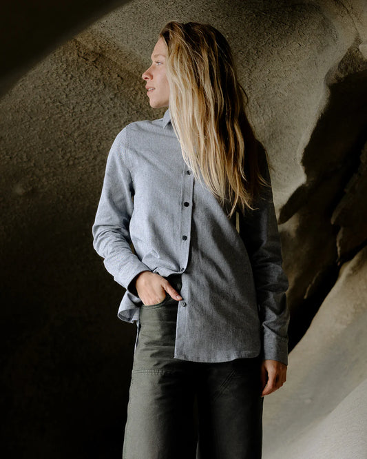 Anián - SS24 - Women's Denman Long Sleeve Shirt in Quartz - on model front 1