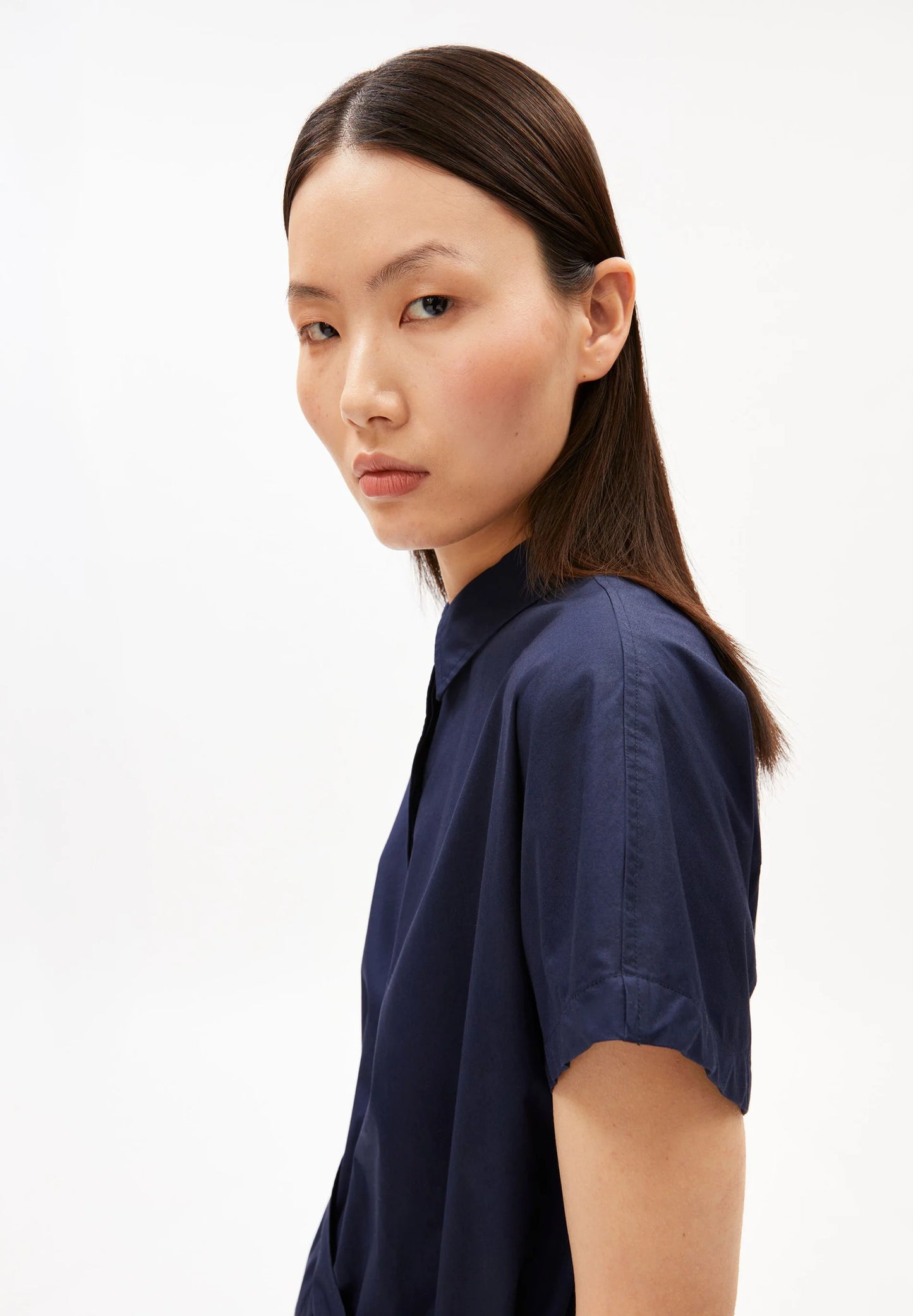 ARMEDANGELS LARISAANA Poplin Mini Dress in Tinted Navy, side close upstudio shot on model in Kelowna, organic cotton