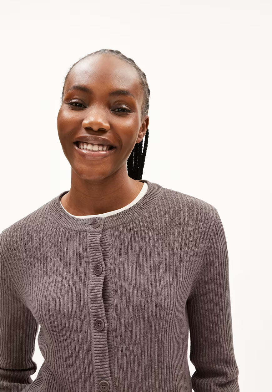ARMEDANGELS RICALAA LINO Cardigan in Walnut Cream - ribbed brown cardigan with buttons worn by smiling woman in kelowna