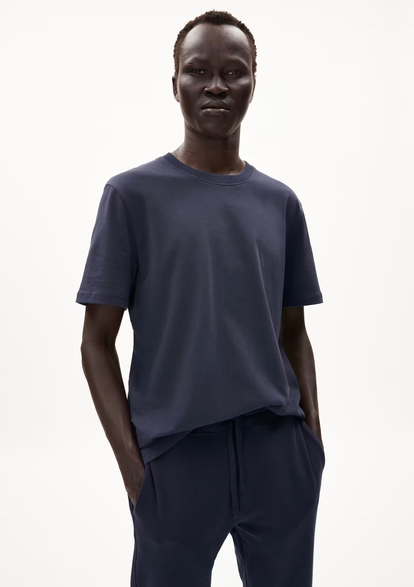 ARMEDANGELS - FW24 - Maarkos T-Shirt in Night Sky - on model front 1