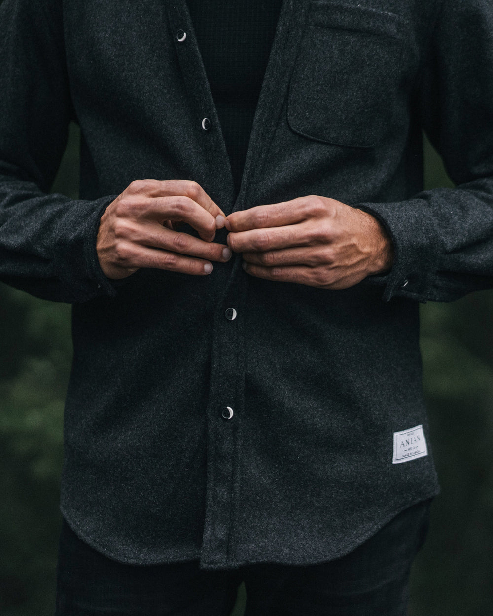 Anián Men Modern Melton Wool in Charcoal