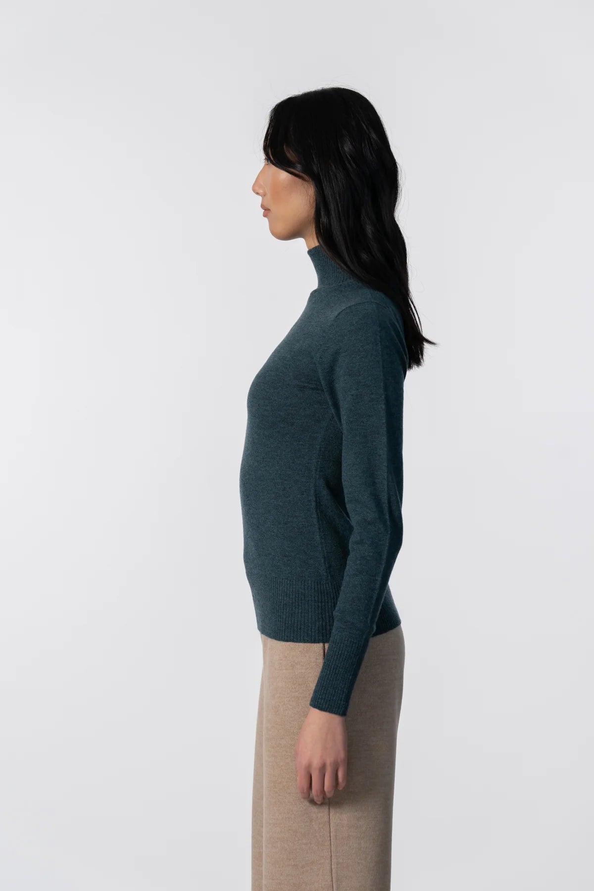 Dinadi - FW24 - Merino Turtleneck in Dragonfly - on model side 3 