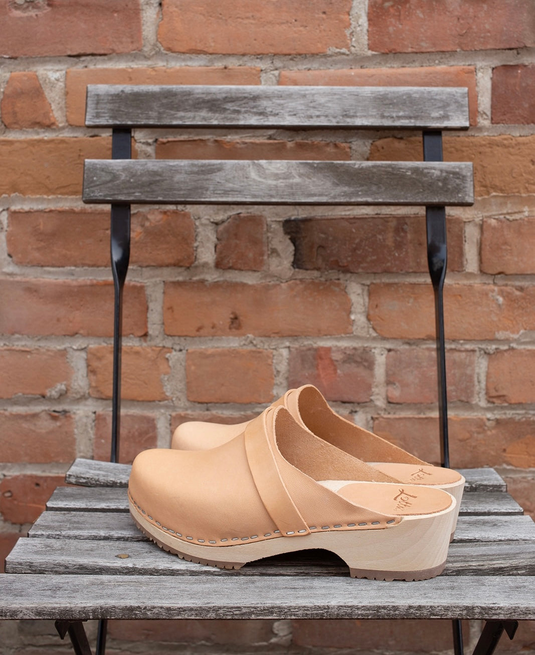 Elsa Classic Natural Leather Clogs