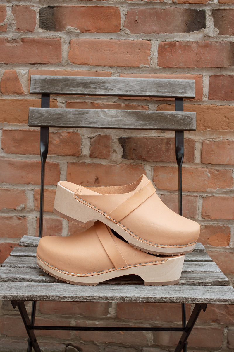 Elsa Classic Natural Leather Clogs