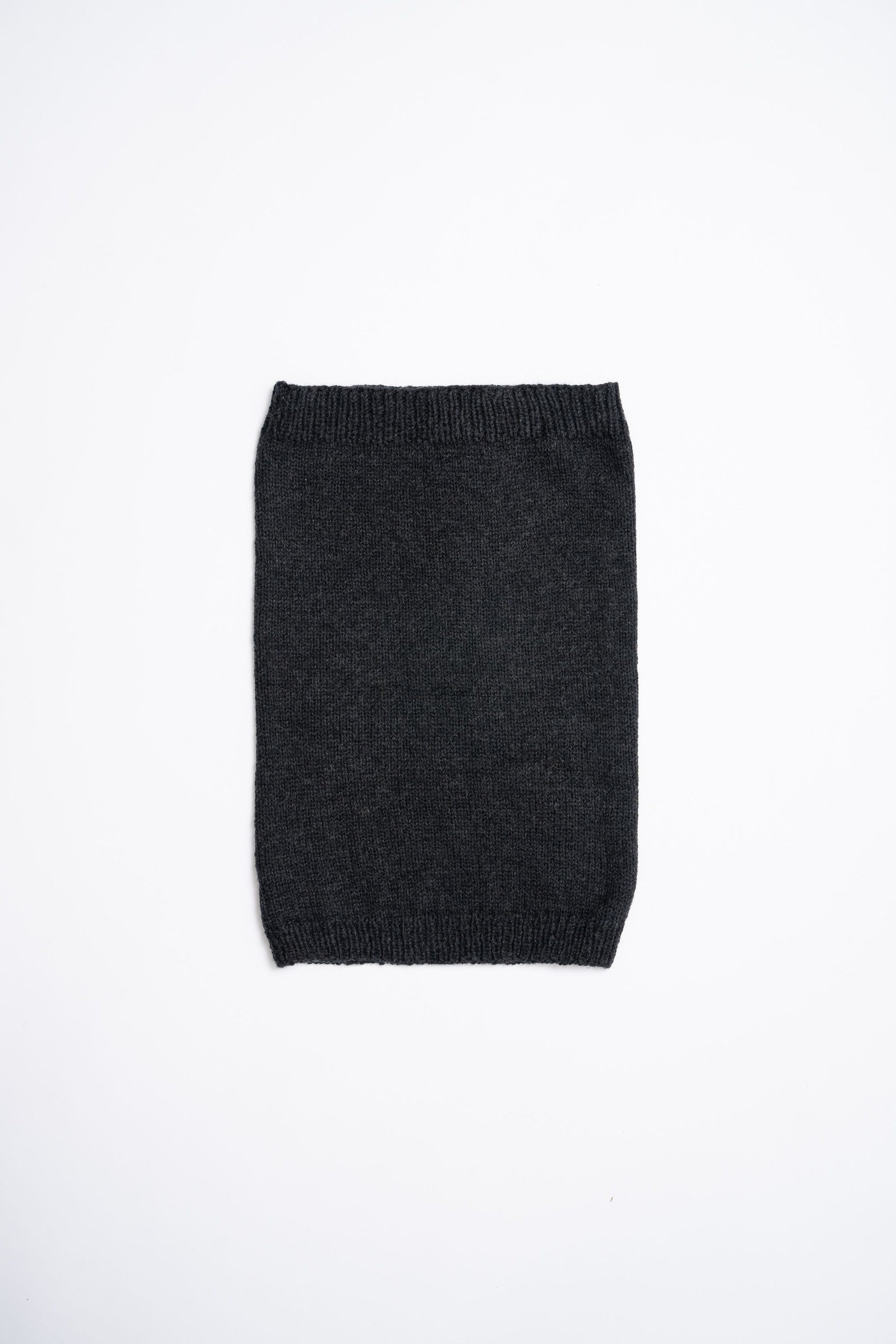 Dinadi - FW24 - Merino Handknit Neckwarmer in Onyx Grey - front 1