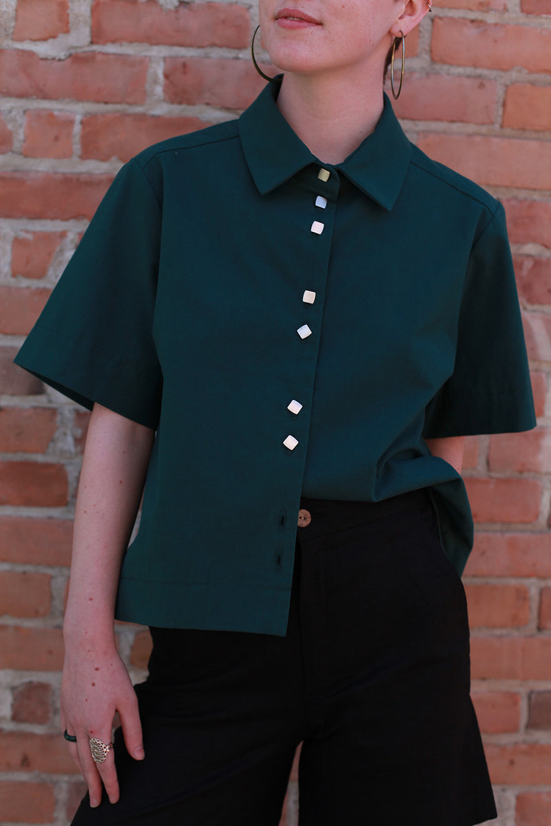 River Shorts in Black Linen