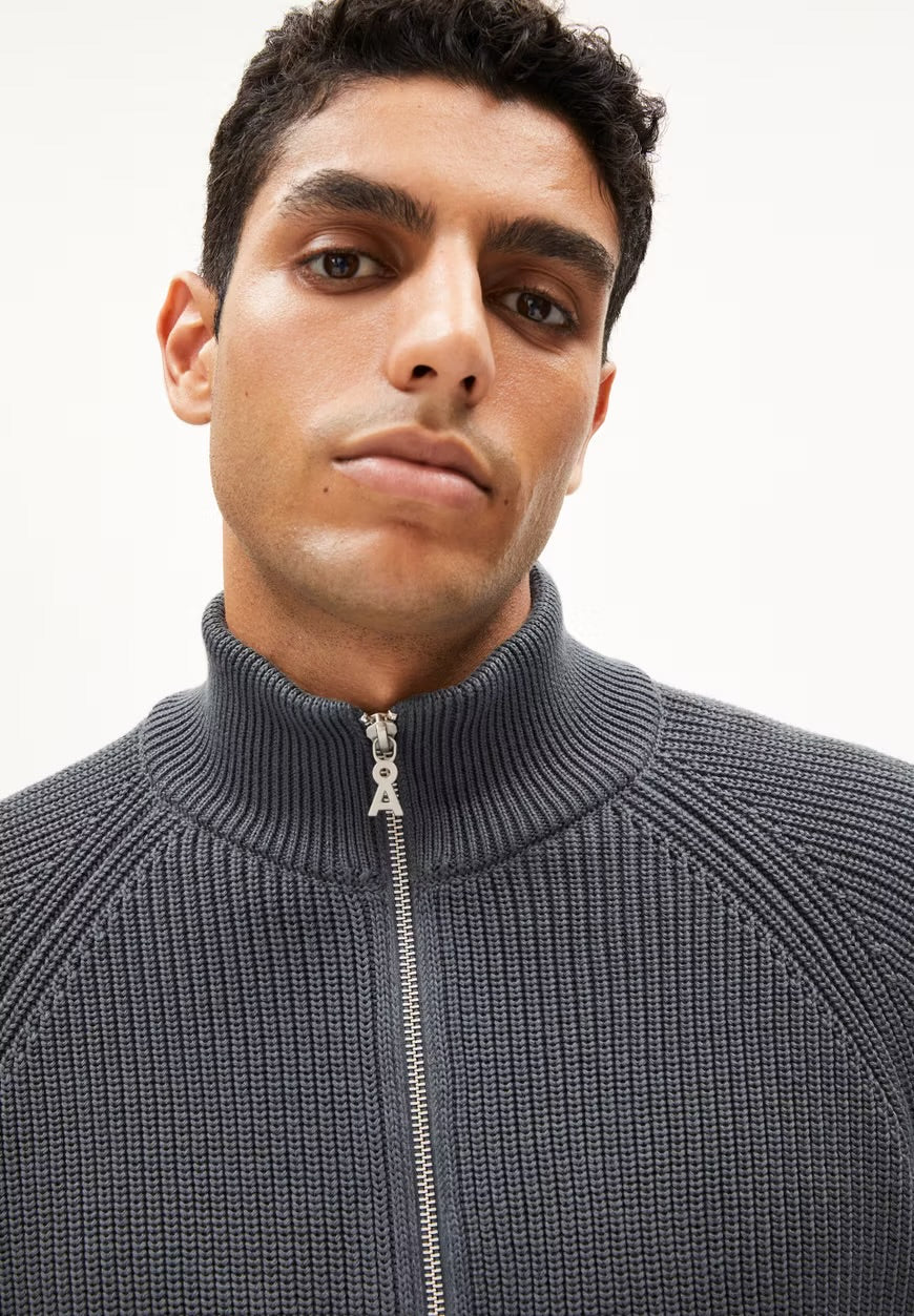 SS25 - ARMEDANGELS - Aartyom Knit Sweater in Space Steel - close up front 3 