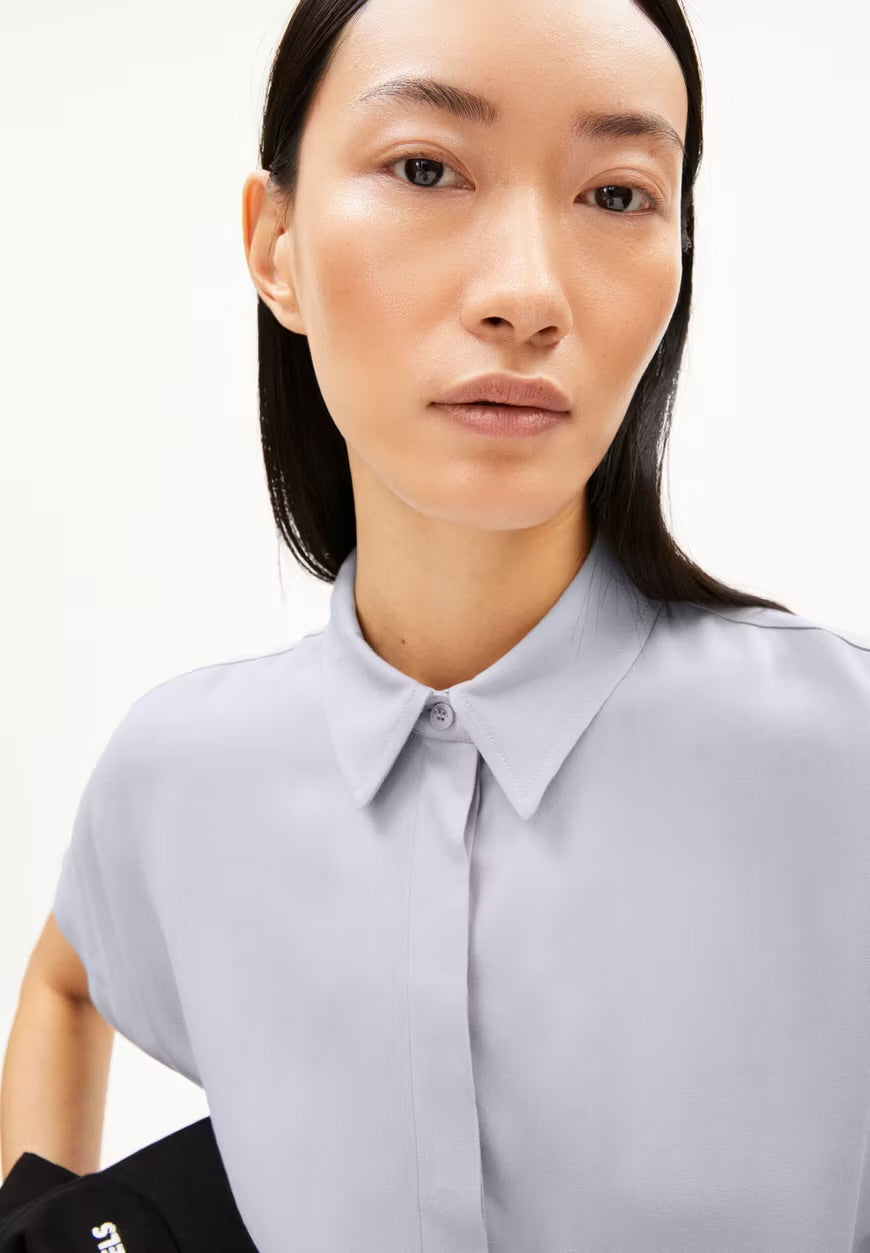 SS25 - ARMEDANGELS - Larisaana Blouse in Misty Morning - close up front 3 